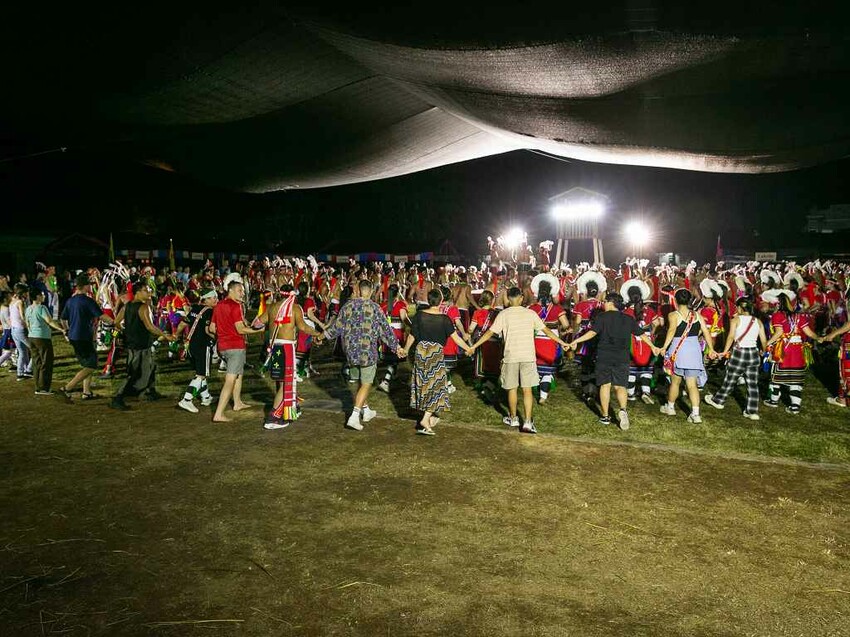 2023阿美族豐年祭！吉娜魯岸我回來啦～一同歡唱一起舞動吧！歡迎跟我一起來參加鳳信部落的歲時祭儀！（內有飲酒議題,飲酒過量有害健康喔） @圍事小哥的幸福相框