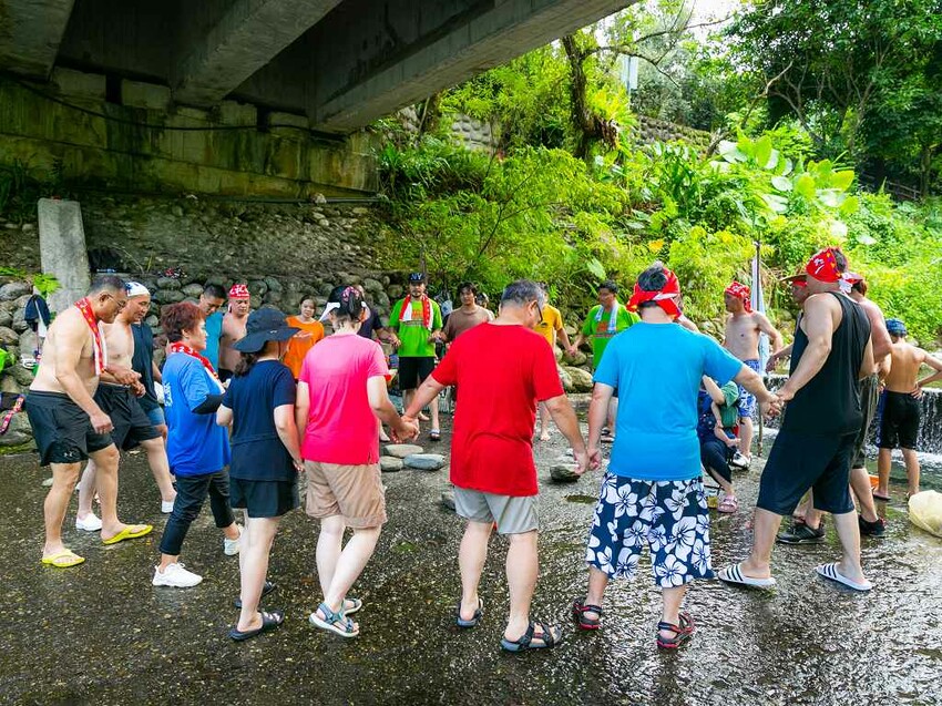 2023阿美族豐年祭！吉娜魯岸我回來啦～一同歡唱一起舞動吧！歡迎跟我一起來參加鳳信部落的歲時祭儀！（內有飲酒議題,飲酒過量有害健康喔） @圍事小哥的幸福相框