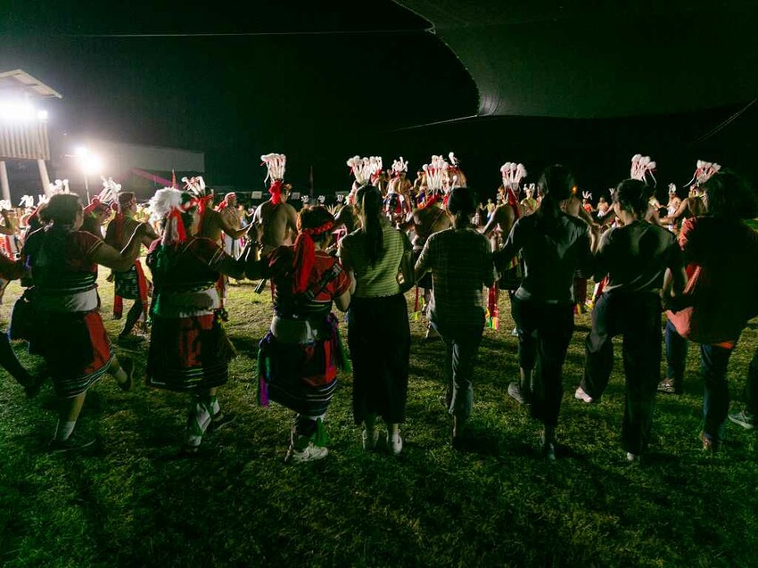 2023阿美族豐年祭！吉娜魯岸我回來啦～一同歡唱一起舞動吧！歡迎跟我一起來參加鳳信部落的歲時祭儀！（內有飲酒議題,飲酒過量有害健康喔） @圍事小哥的幸福相框