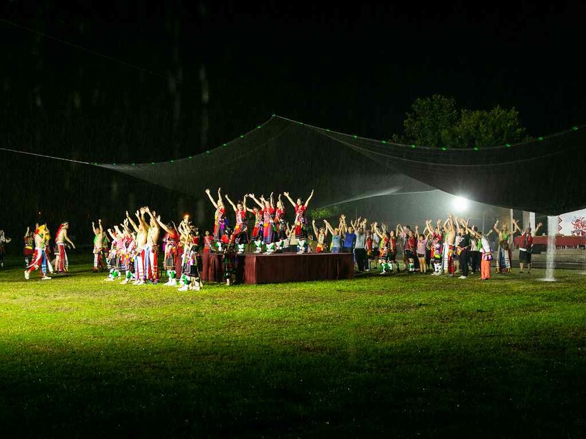 2023阿美族豐年祭！吉娜魯岸我回來啦～一同歡唱一起舞動吧！歡迎跟我一起來參加鳳信部落的歲時祭儀！（內有飲酒議題,飲酒過量有害健康喔） @圍事小哥的幸福相框