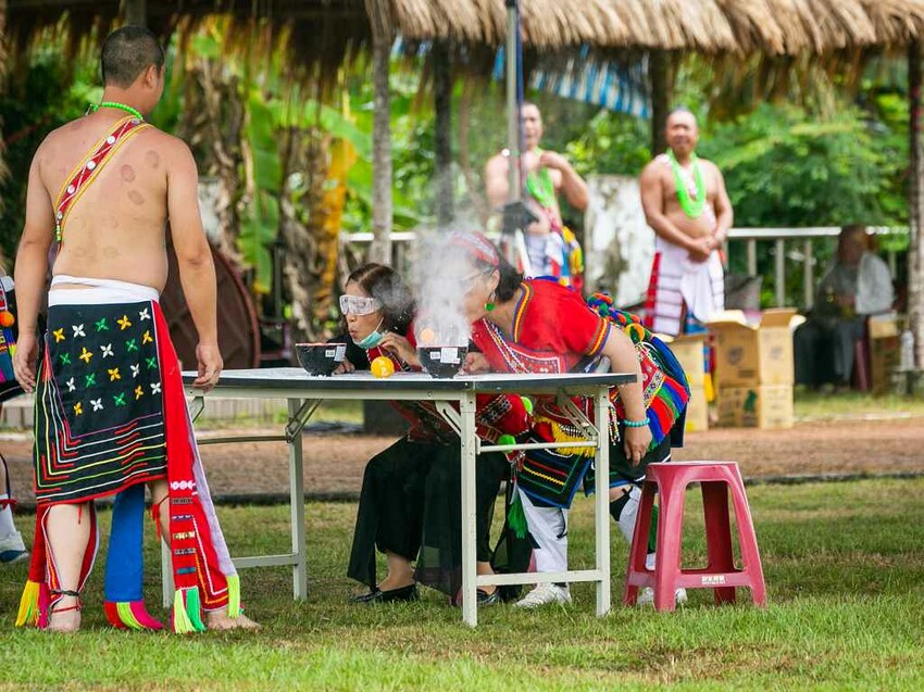 2023阿美族豐年祭！吉娜魯岸我回來啦～一同歡唱一起舞動吧！歡迎跟我一起來參加鳳信部落的歲時祭儀！（內有飲酒議題,飲酒過量有害健康喔） @圍事小哥的幸福相框