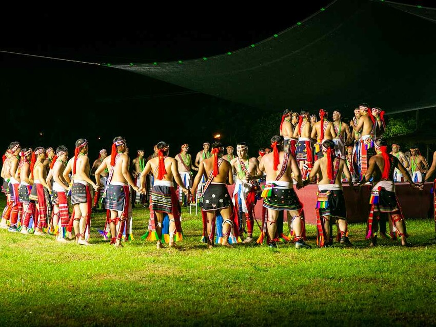 2023阿美族豐年祭！吉娜魯岸我回來啦～一同歡唱一起舞動吧！歡迎跟我一起來參加鳳信部落的歲時祭儀！（內有飲酒議題,飲酒過量有害健康喔） @圍事小哥的幸福相框