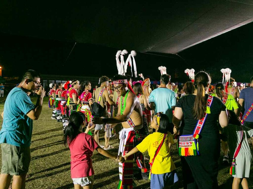 2023阿美族豐年祭！吉娜魯岸我回來啦～一同歡唱一起舞動吧！歡迎跟我一起來參加鳳信部落的歲時祭儀！（內有飲酒議題,飲酒過量有害健康喔） @圍事小哥的幸福相框