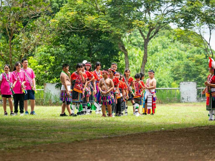 2023阿美族豐年祭！吉娜魯岸我回來啦～一同歡唱一起舞動吧！歡迎跟我一起來參加鳳信部落的歲時祭儀！（內有飲酒議題,飲酒過量有害健康喔） @圍事小哥的幸福相框