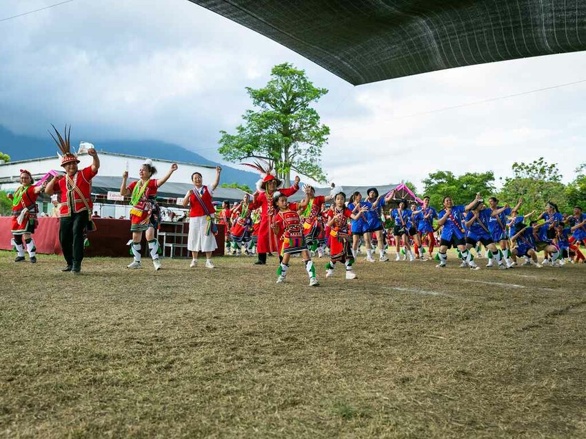 2023阿美族豐年祭！吉娜魯岸我回來啦～一同歡唱一起舞動吧！歡迎跟我一起來參加鳳信部落的歲時祭儀！（內有飲酒議題,飲酒過量有害健康喔） @圍事小哥的幸福相框