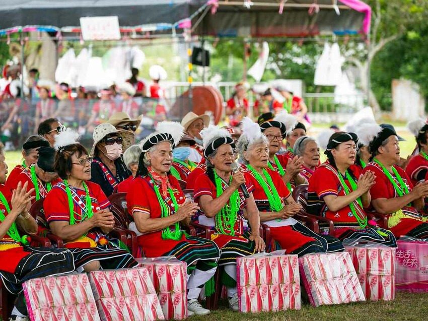 2023阿美族豐年祭！吉娜魯岸我回來啦～一同歡唱一起舞動吧！歡迎跟我一起來參加鳳信部落的歲時祭儀！（內有飲酒議題,飲酒過量有害健康喔） @圍事小哥的幸福相框