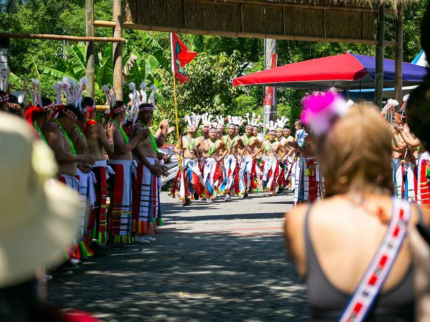 2023阿美族豐年祭！吉娜魯岸我回來啦～一同歡唱一起舞動吧！歡迎跟我一起來參加鳳信部落的歲時祭儀！（內有飲酒議題,飲酒過量有害健康喔） @圍事小哥的幸福相框
