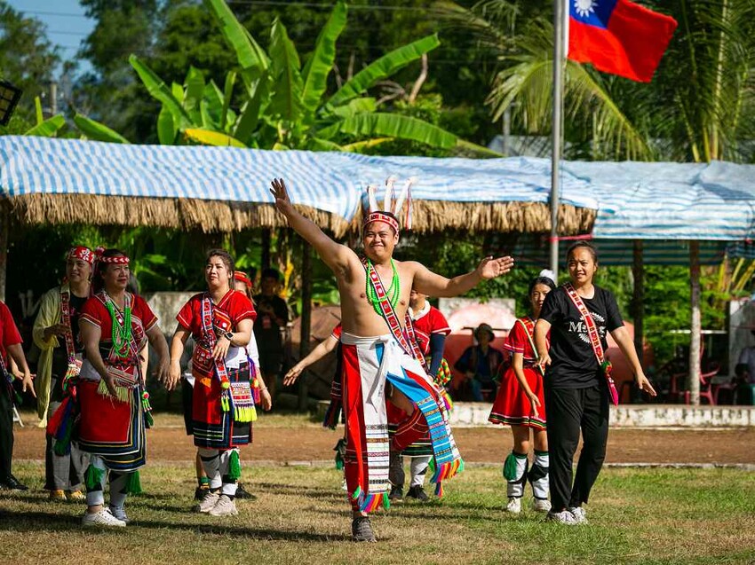 2023阿美族豐年祭！吉娜魯岸我回來啦～一同歡唱一起舞動吧！歡迎跟我一起來參加鳳信部落的歲時祭儀！（內有飲酒議題,飲酒過量有害健康喔） @圍事小哥的幸福相框