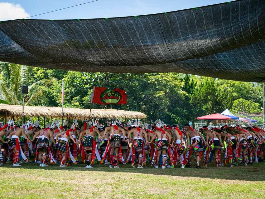 2023阿美族豐年祭！吉娜魯岸我回來啦～一同歡唱一起舞動吧！歡迎跟我一起來參加鳳信部落的歲時祭儀！（內有飲酒議題,飲酒過量有害健康喔） @圍事小哥的幸福相框