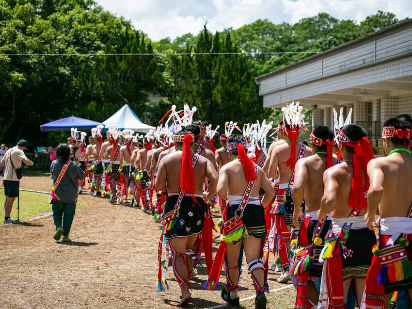 2023阿美族豐年祭！吉娜魯岸我回來啦～一同歡唱一起舞動吧！歡迎跟我一起來參加鳳信部落的歲時祭儀！（內有飲酒議題,飲酒過量有害健康喔） @圍事小哥的幸福相框
