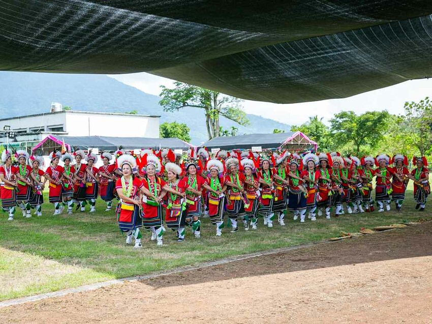 2023阿美族豐年祭！吉娜魯岸我回來啦～一同歡唱一起舞動吧！歡迎跟我一起來參加鳳信部落的歲時祭儀！（內有飲酒議題,飲酒過量有害健康喔） @圍事小哥的幸福相框
