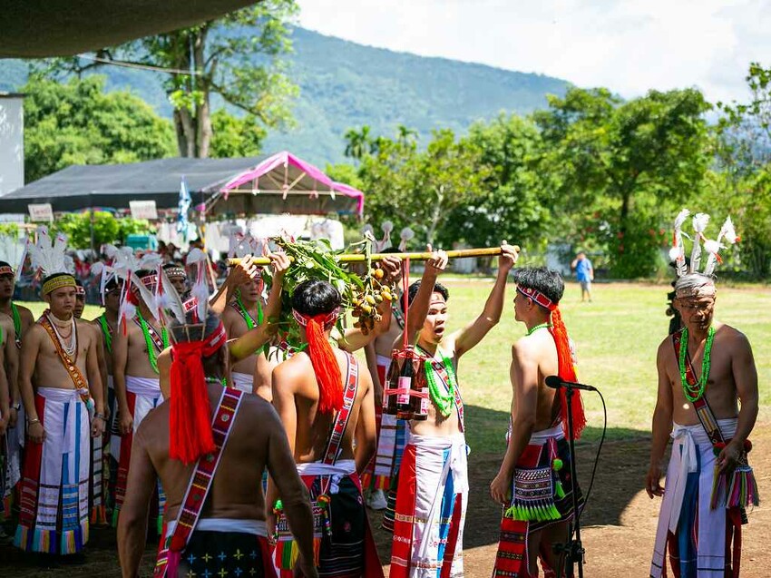 2023阿美族豐年祭！吉娜魯岸我回來啦～一同歡唱一起舞動吧！歡迎跟我一起來參加鳳信部落的歲時祭儀！（內有飲酒議題,飲酒過量有害健康喔） @圍事小哥的幸福相框