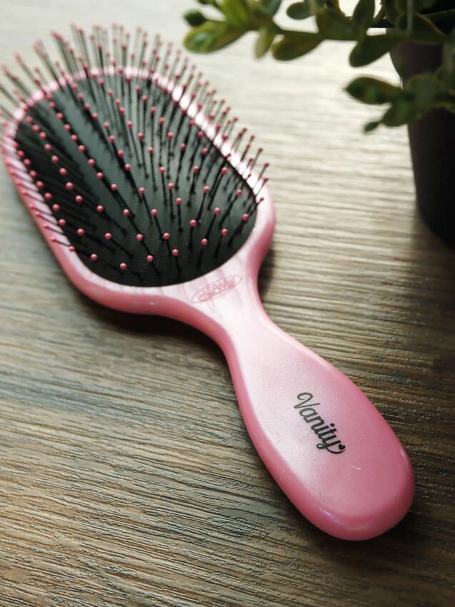 開箱實測｜施魔梳NuWay 4HAIR®｜美國獨家設計全球熱賣魔法梳｜梳髮10秒瞬間擁有澎鬆順秀髮｜竟然連假髮都可以梳順 - 萍姐愛分享