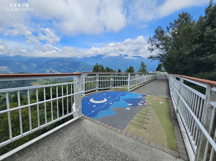 清境農場｜青青草原看綿羊秀及馬術秀 . 走走天空步道 . 逛逛小瑞士花園 🌱豆芽愛玩在南投