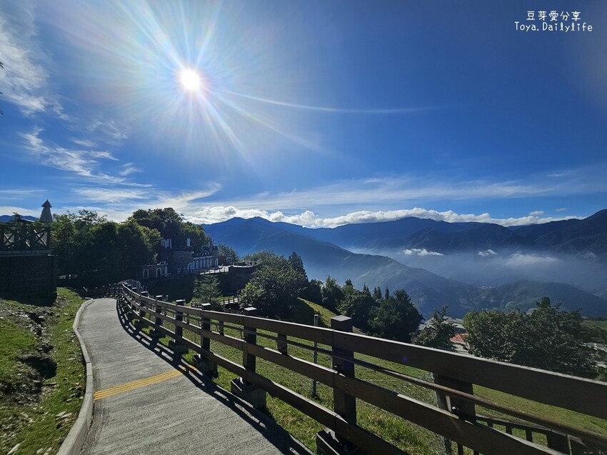 清境農場｜青青草原看綿羊秀及馬術秀 . 走走天空步道 . 逛逛小瑞士花園 🌱豆芽愛玩在南投