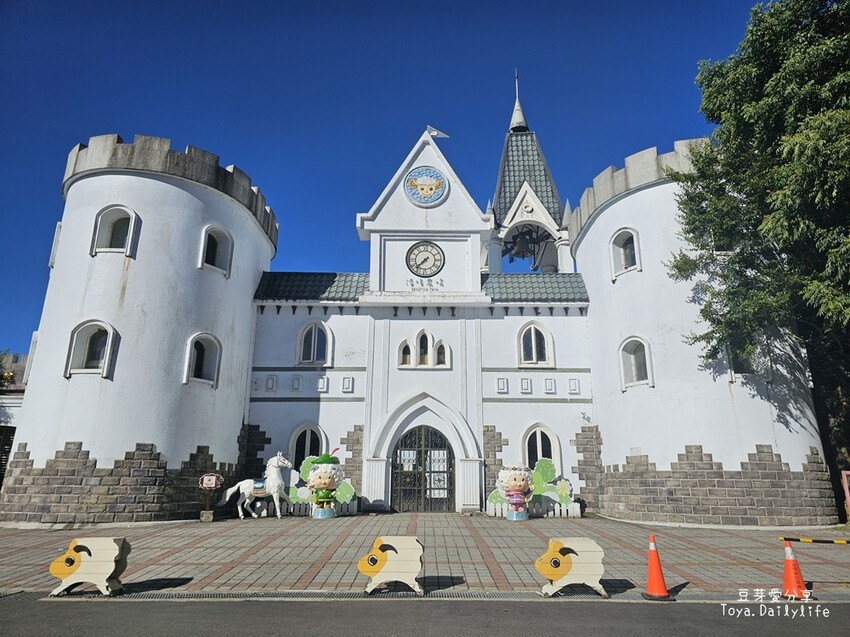 清境農場｜青青草原看綿羊秀及馬術秀 . 走走天空步道 . 逛逛小瑞士花園 🌱豆芽愛玩在南投
