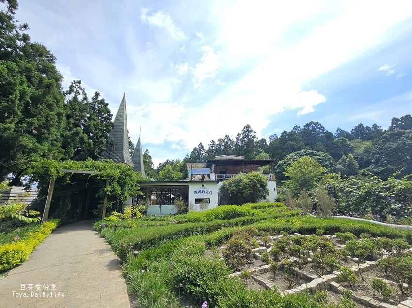 清境農場｜青青草原看綿羊秀及馬術秀 . 走走天空步道 . 逛逛小瑞士花園 🌱豆芽愛玩在南投