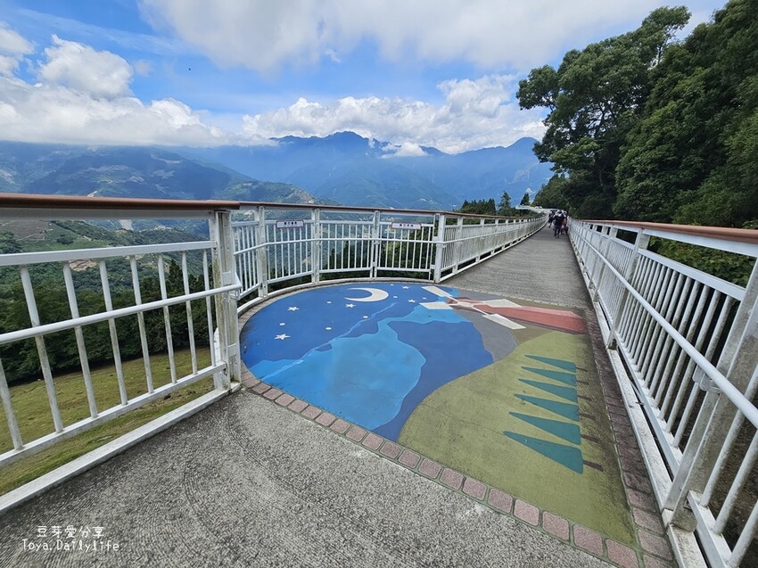 清境農場｜青青草原看綿羊秀及馬術秀 . 走走天空步道 . 逛逛小瑞士花園 🌱豆芽愛玩在南投