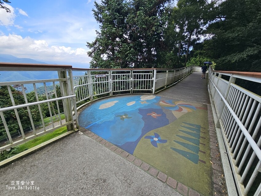 清境農場｜青青草原看綿羊秀及馬術秀 . 走走天空步道 . 逛逛小瑞士花園 🌱豆芽愛玩在南投