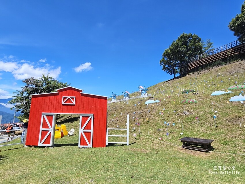 清境農場｜青青草原看綿羊秀及馬術秀 . 走走天空步道 . 逛逛小瑞士花園 🌱豆芽愛玩在南投