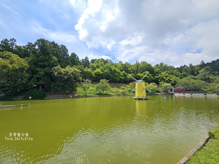 清境農場｜青青草原看綿羊秀及馬術秀 . 走走天空步道 . 逛逛小瑞士花園 🌱豆芽愛玩在南投