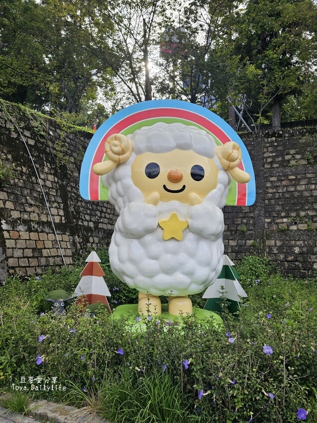 清境農場｜青青草原看綿羊秀及馬術秀 . 走走天空步道 . 逛逛小瑞士花園 🌱豆芽愛玩在南投