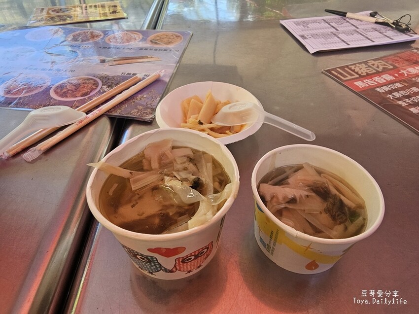 清境農場｜青青草原看綿羊秀及馬術秀 . 走走天空步道 . 逛逛小瑞士花園 🌱豆芽愛玩在南投