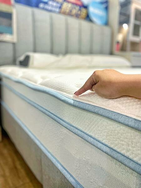 全台多間分店『H&D東稻家居』推薦沙發，也有電動床、獨立筒床墊 、涼感床墊 、乳膠床墊 ，訂製沙發推薦，小資族家具店。