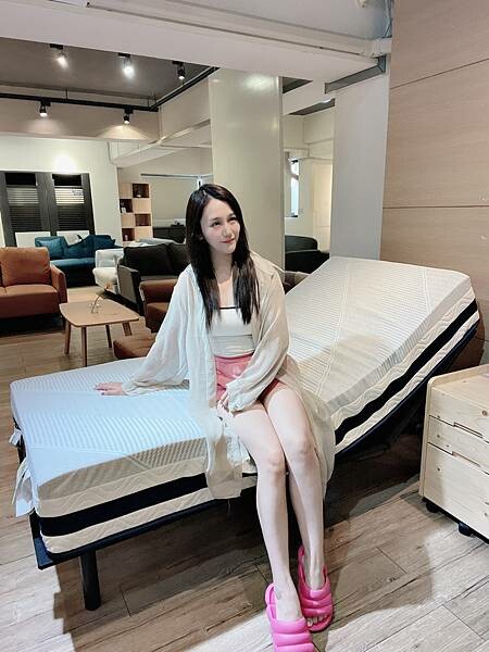 全台多間分店『H&D東稻家居』推薦沙發，也有電動床、獨立筒床墊 、涼感床墊 、乳膠床墊 ，訂製沙發推薦，小資族家具店。