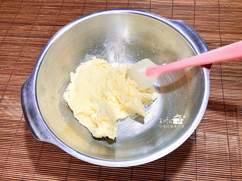 烘焙筆記│鳳凰酥，鳳梨餡有鹹蛋黃作伴香酥滋味更好吃