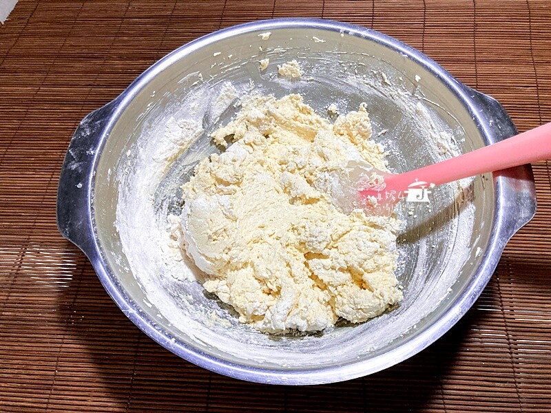 烘焙筆記│鳳凰酥，鳳梨餡有鹹蛋黃作伴香酥滋味更好吃