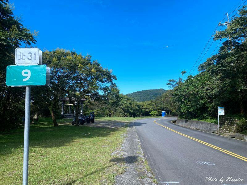 姜子寮展望台/姜子頭山展望台~樹太高看不到什麼景但卻是個休息好地方 @Bernice的隨手筆記