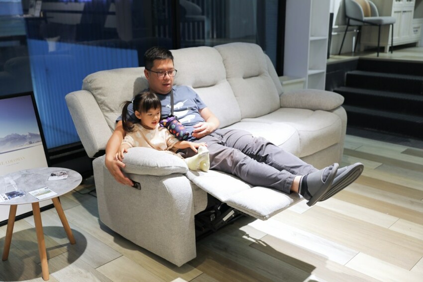 新北家具｜H&D 東稻家居（新莊門市） 沙發、床墊平價傢俱品牌推薦！提供免費家具配置、室內設計服務 - 奇奇一起玩樂趣