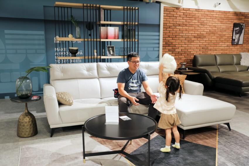 新北家具｜H&D 東稻家居（新莊門市） 沙發、床墊平價傢俱品牌推薦！提供免費家具配置、室內設計服務 - 奇奇一起玩樂趣