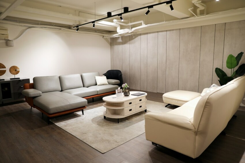 新北家具｜H&D 東稻家居（新莊門市） 沙發、床墊平價傢俱品牌推薦！提供免費家具配置、室內設計服務 - 奇奇一起玩樂趣