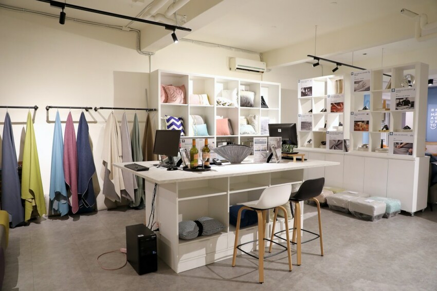 新北家具｜H&D 東稻家居（新莊門市） 沙發、床墊平價傢俱品牌推薦！提供免費家具配置、室內設計服務 - 奇奇一起玩樂趣