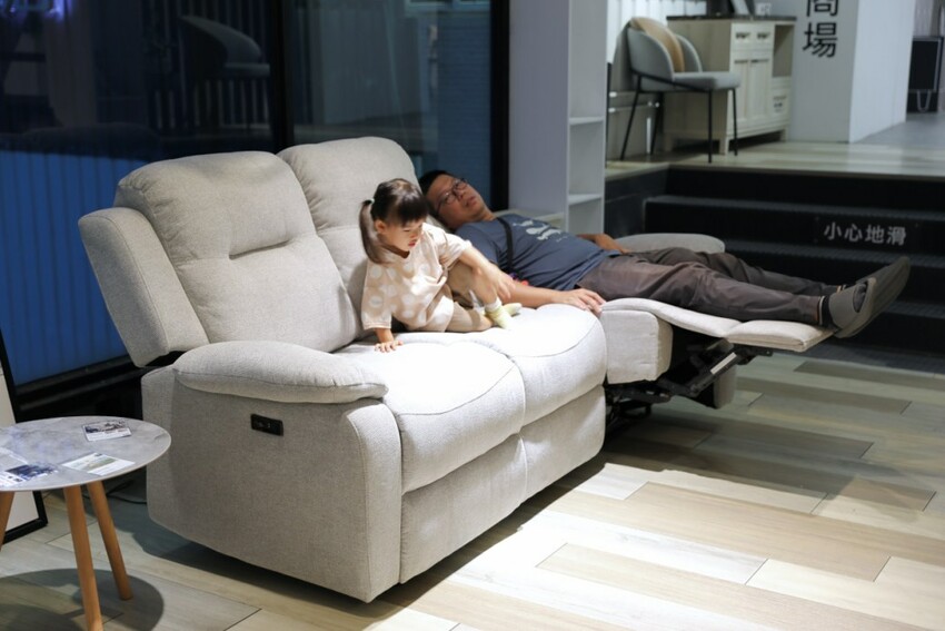 新北家具｜H&D 東稻家居（新莊門市） 沙發、床墊平價傢俱品牌推薦！提供免費家具配置、室內設計服務 - 奇奇一起玩樂趣