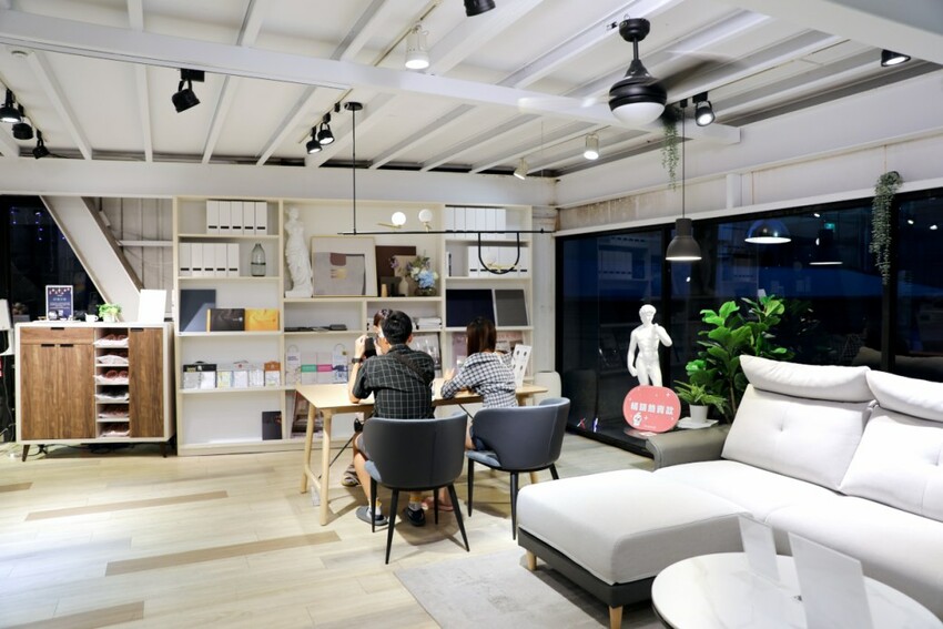 新北家具｜H&D 東稻家居（新莊門市） 沙發、床墊平價傢俱品牌推薦！提供免費家具配置、室內設計服務 - 奇奇一起玩樂趣