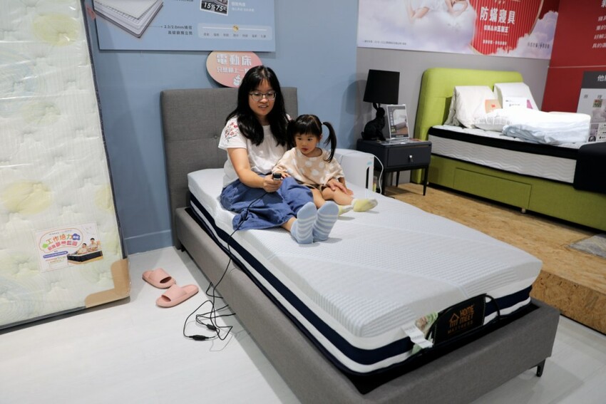 新北家具｜H&D 東稻家居（新莊門市） 沙發、床墊平價傢俱品牌推薦！提供免費家具配置、室內設計服務 - 奇奇一起玩樂趣