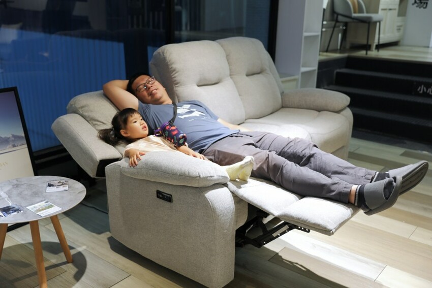 新北家具｜H&D 東稻家居（新莊門市） 沙發、床墊平價傢俱品牌推薦！提供免費家具配置、室內設計服務 - 奇奇一起玩樂趣