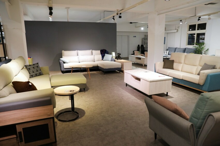 新北家具｜H&D 東稻家居（新莊門市） 沙發、床墊平價傢俱品牌推薦！提供免費家具配置、室內設計服務 - 奇奇一起玩樂趣