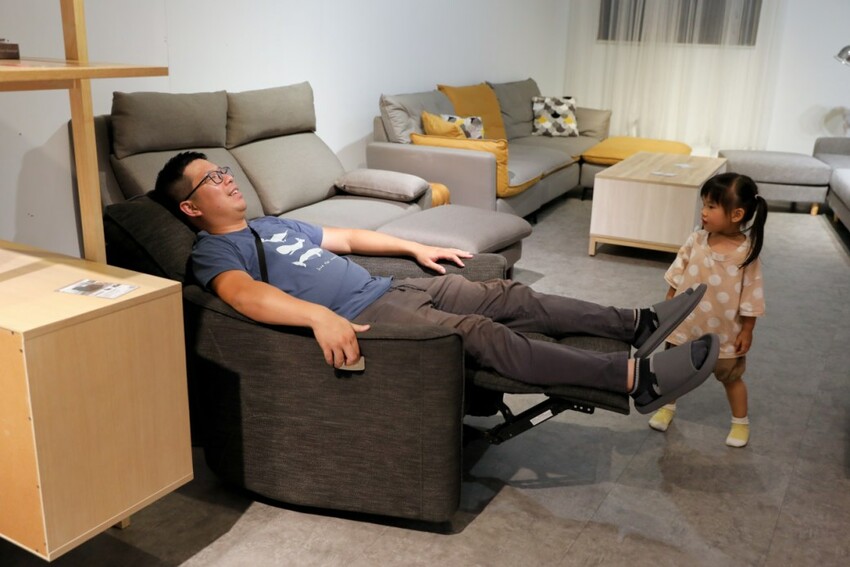 新北家具｜H&D 東稻家居（新莊門市） 沙發、床墊平價傢俱品牌推薦！提供免費家具配置、室內設計服務 - 奇奇一起玩樂趣