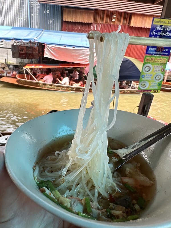 【亞洲，泰國，曼谷】曼谷近郊的水上市場～丹嫩莎朵水上市場（Damnoen Saduak Floating Market），疫情後終