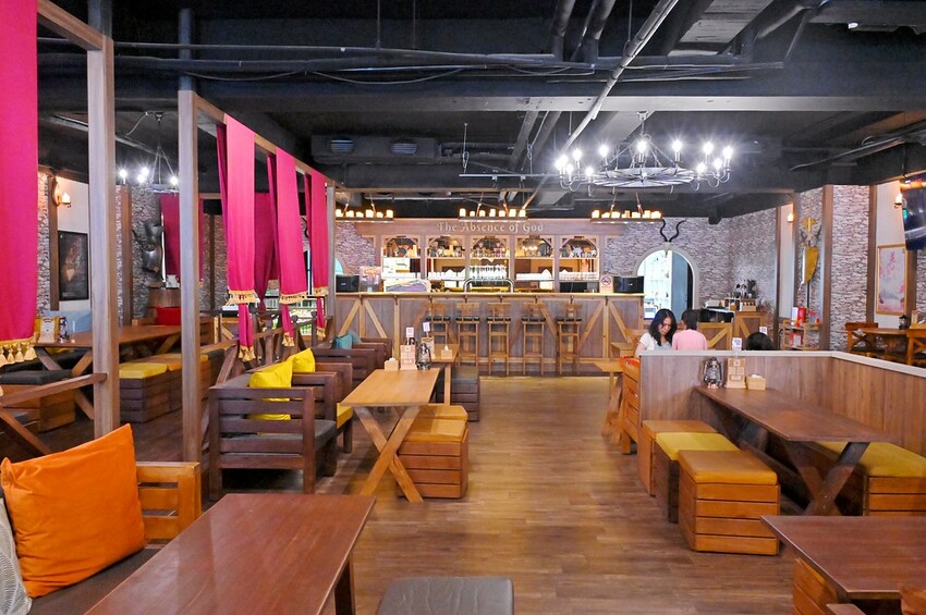 台中親子餐廳推薦 網友高分推薦台中密室逃脫遊戲室 沉浸RPG遊戲酒館/神不在場密室逃脫台中館