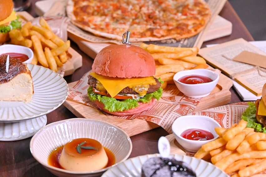 台中親子餐廳推薦 網友高分推薦台中密室逃脫遊戲室 沉浸RPG遊戲酒館/神不在場密室逃脫台中館