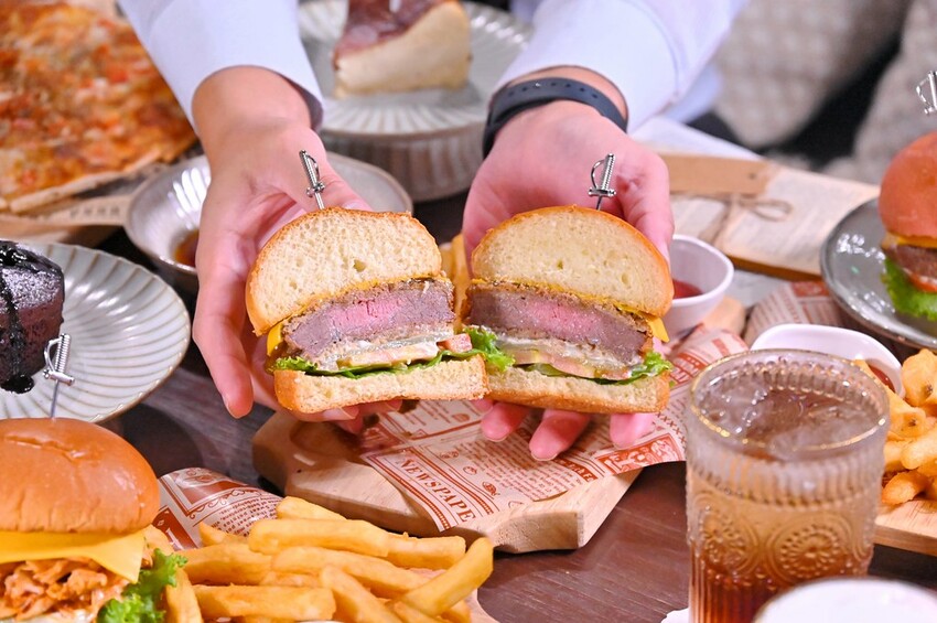 台中親子餐廳推薦 網友高分推薦台中密室逃脫遊戲室 沉浸RPG遊戲酒館/神不在場密室逃脫台中館