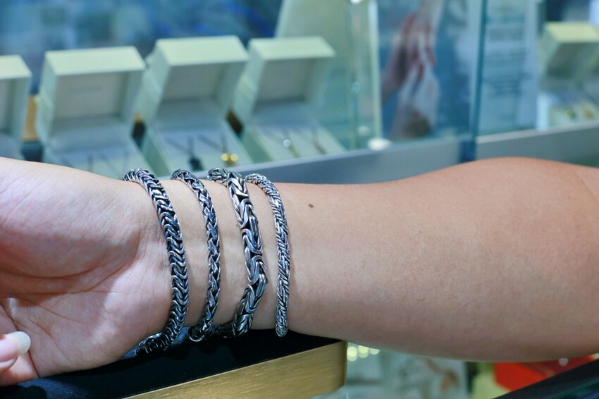 台中破銅爛鐵飾品店一中店︱原創純銀飾品～專業穿耳安全衛生，材質14k金.醫療鋼材質可選擇