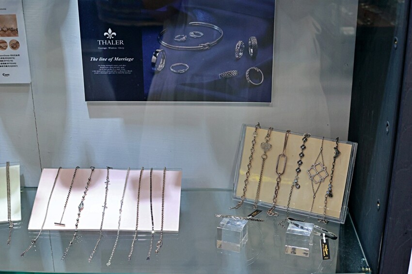 台中破銅爛鐵飾品店一中店︱原創純銀飾品～專業穿耳安全衛生，材質14k金.醫療鋼材質可選擇