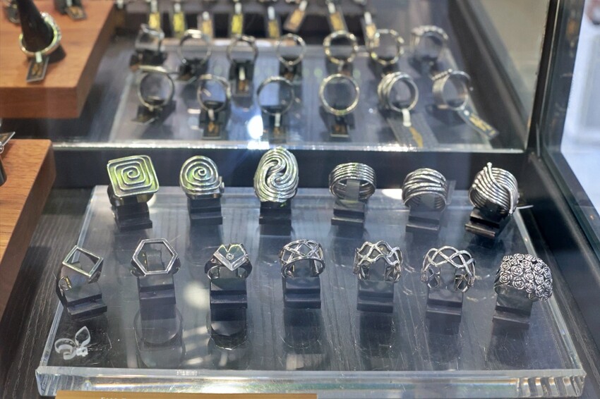 台中破銅爛鐵飾品店一中店︱原創純銀飾品～專業穿耳安全衛生，材質14k金.醫療鋼材質可選擇