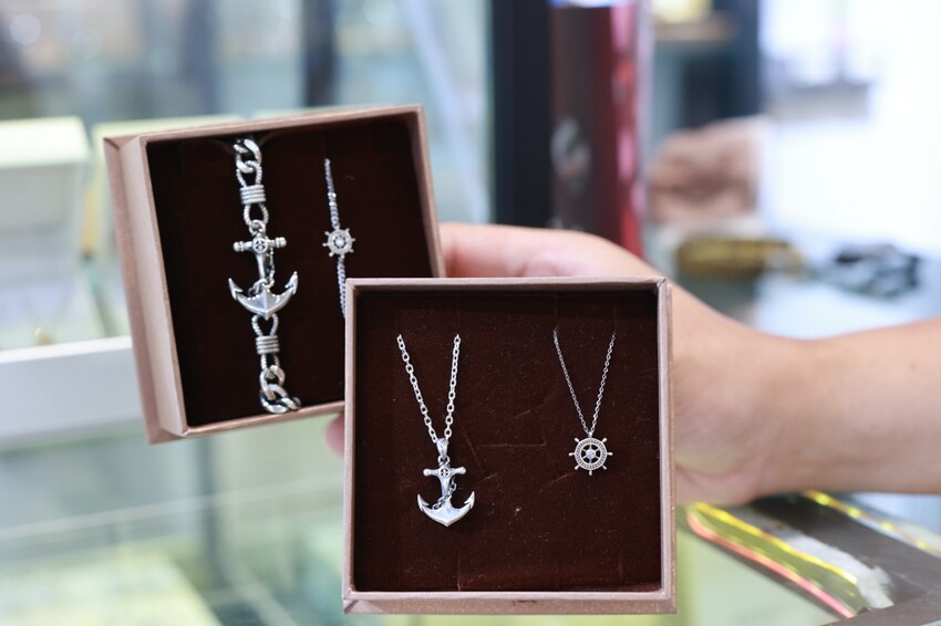 台中破銅爛鐵飾品店一中店︱原創純銀飾品～專業穿耳安全衛生，材質14k金.醫療鋼材質可選擇